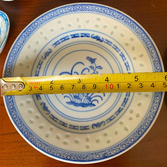 Chinese porcelain blue & white dragon pattern 9” serving bowl 6” plates & spoons - Picture 7 of 11